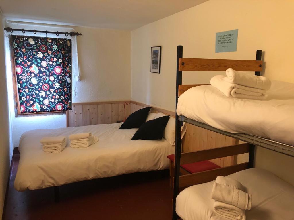 Refugi Cap Del Rec Hostel Lles Ngoại thất bức ảnh