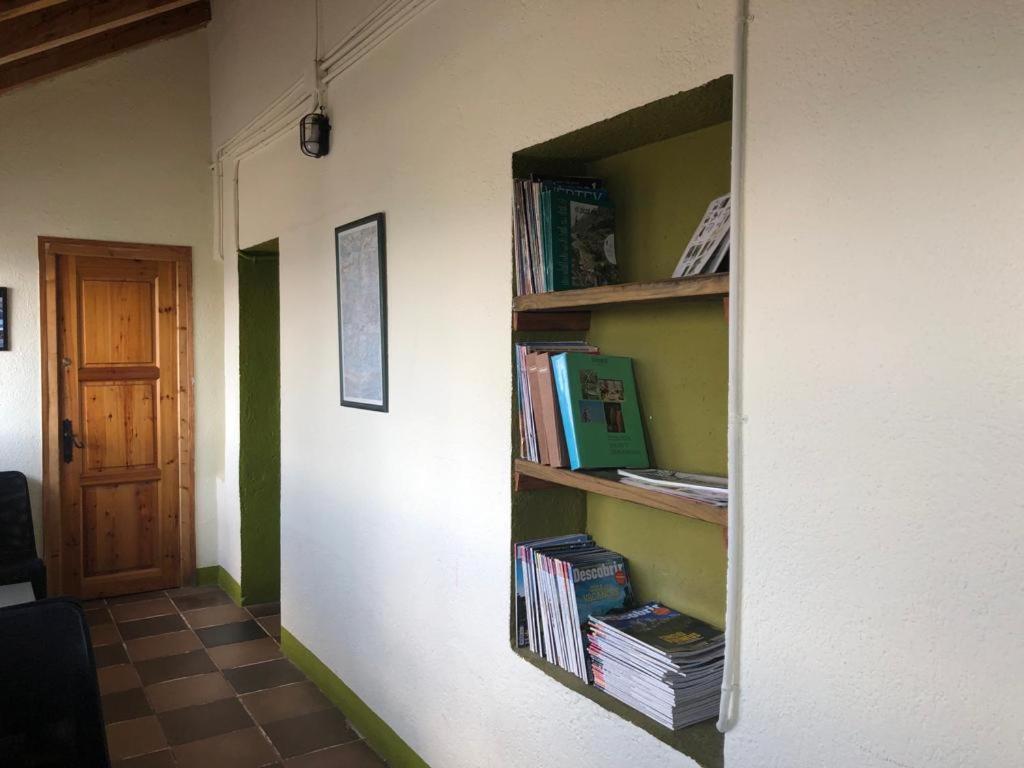 Refugi Cap Del Rec Hostel Lles Ngoại thất bức ảnh