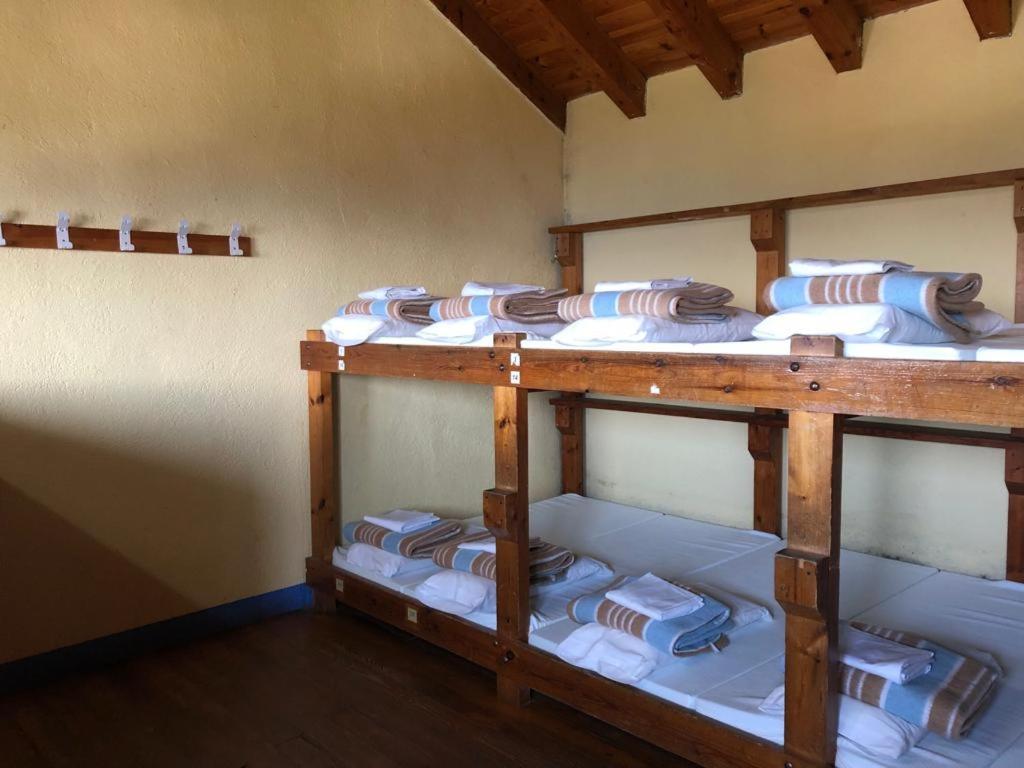 Refugi Cap Del Rec Hostel Lles Ngoại thất bức ảnh