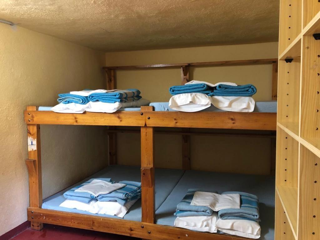 Refugi Cap Del Rec Hostel Lles Ngoại thất bức ảnh