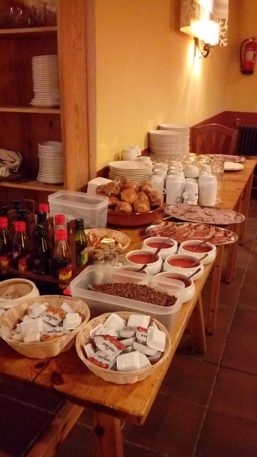 Refugi Cap Del Rec Hostel Lles Ngoại thất bức ảnh