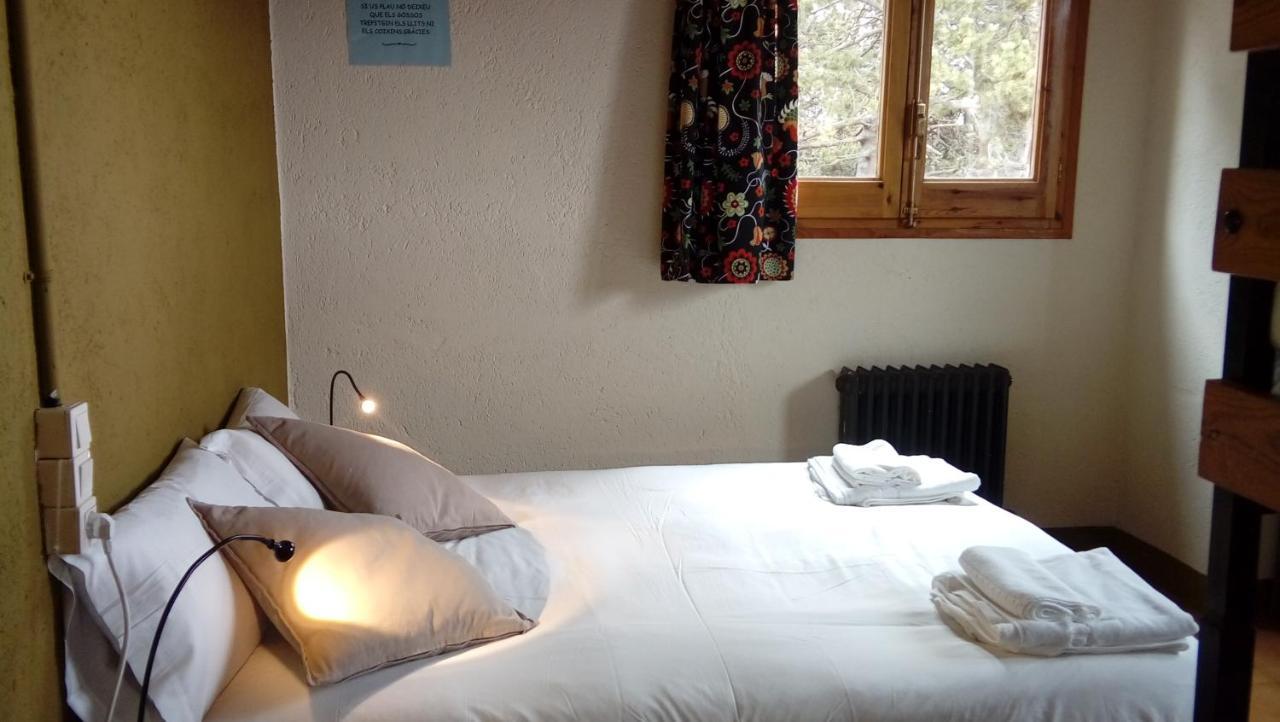 Refugi Cap Del Rec Hostel Lles Ngoại thất bức ảnh