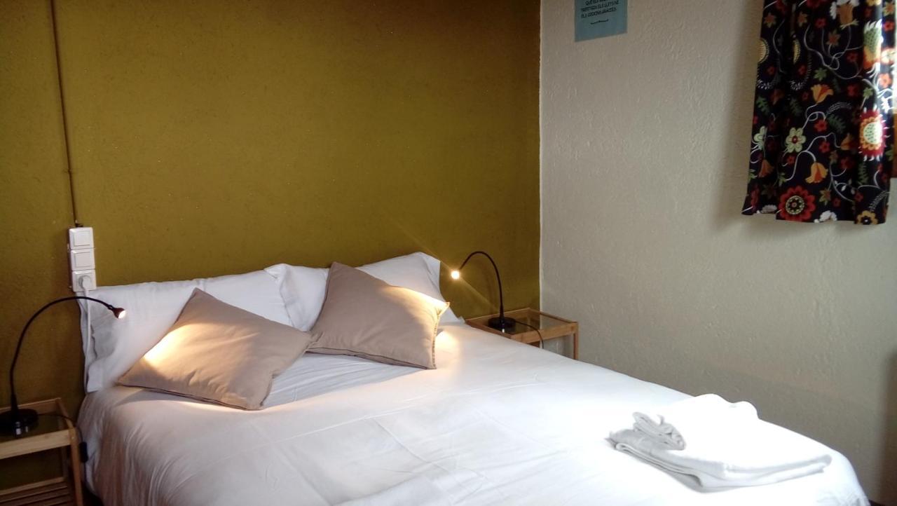 Refugi Cap Del Rec Hostel Lles Ngoại thất bức ảnh
